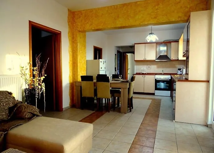 Cozy Apartment In Paradisi